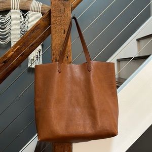 madewell transport tote in english saddle